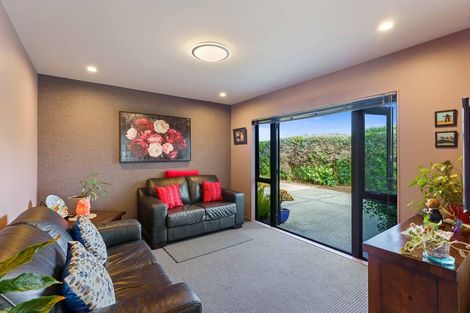 Photo of property in 148 Field Way, Waikanae Beach, Waikanae, 5036