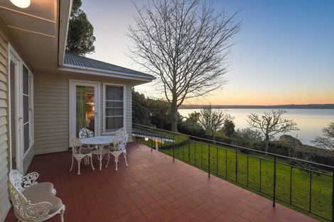 Photo of property in 18 Vista Place, Kawaha Point, Rotorua, 3010