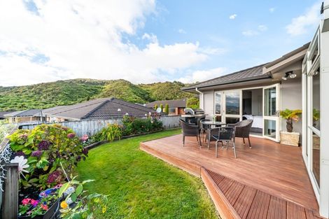 Photo of property in 48 King Charles Drive, Kingsley Heights, Upper Hutt, 5018