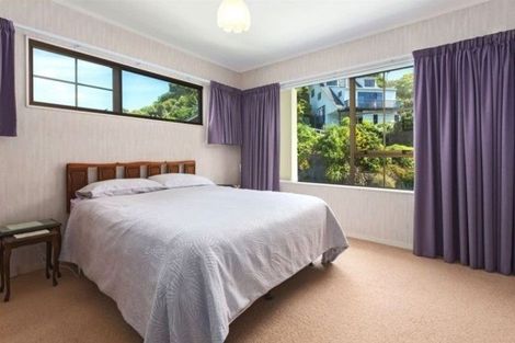 Photo of property in 2 Saint Aidans Way, Tawa, Wellington, 5028