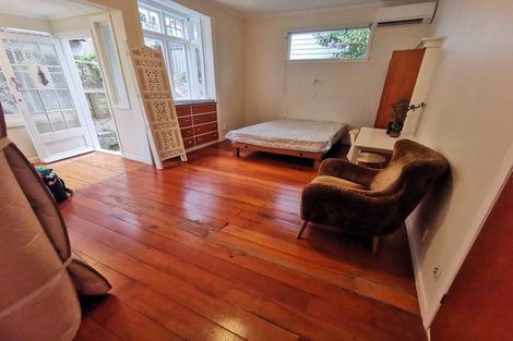 Photo of property in 1/17 Clifton Terrace, Kelburn, Wellington, 6012