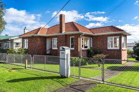 Photo of property in 52 Old Lake Road, Narrow Neck, Auckland, 0624