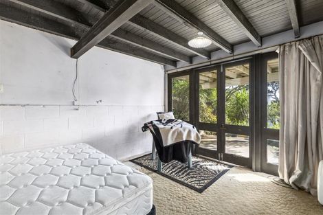 Photo of property in 399 Wairau Road, Totara Vale, Auckland, 0629