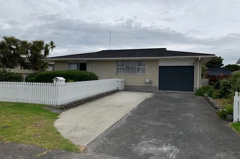 Photo of property in 38 Norfolk Crescent, Otaki Beach, Otaki, 5512