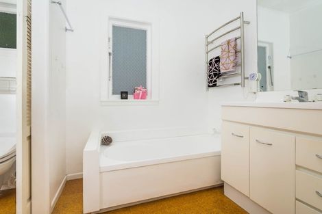 Photo of property in 121 Stredwick Drive, Torbay, Auckland, 0630