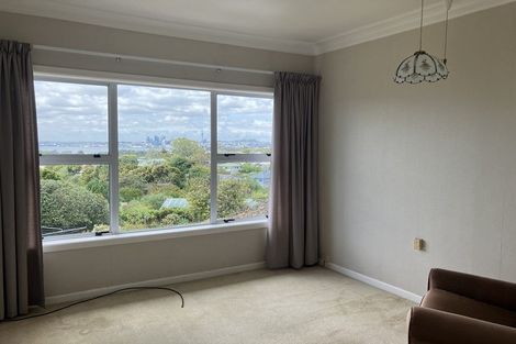 Photo of property in 94 Ocean View Road, Northcote, Auckland, 0627