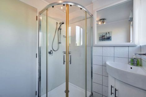 Photo of property in 60 Kaipara Road, Papakura, 2582