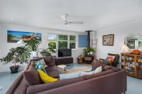 Photo of property in 145 Wellington Road, Paekakariki, 5034