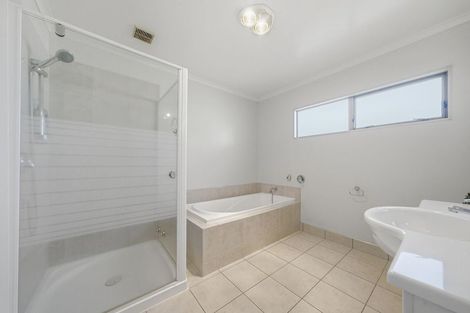 Photo of property in 57a Redoubt Road, Goodwood Heights, Auckland, 2105