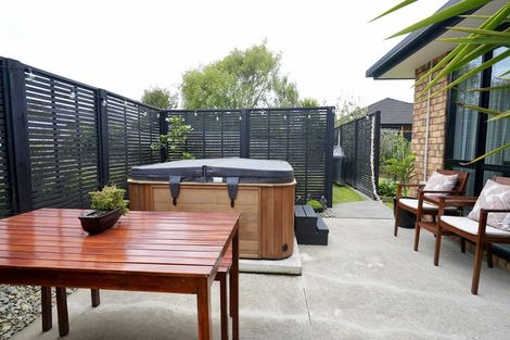 Photo of property in 16 Chestnut Close, Kelvin Grove, Palmerston North, 4414