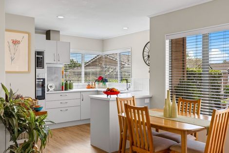 Photo of property in 16 The Grove, Red Beach, 0932