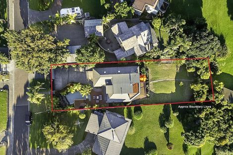 Photo of property in 10 The Crescent, Tindalls Beach, Whangaparaoa, 0930