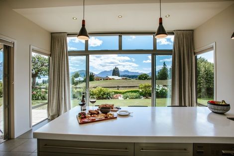 Photo of property in 19 Faulks Terrace, Wanaka, 9305