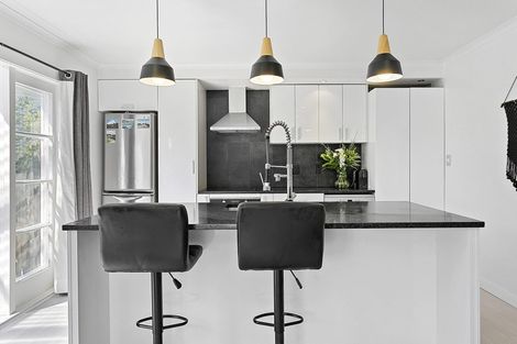 Photo of property in 9 Parata Street, Two Mile Bay, Taupo, 3330