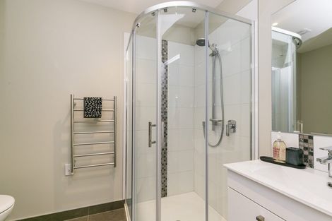 Photo of property in 4 Middlesex Place, Northland, Wellington, 6012