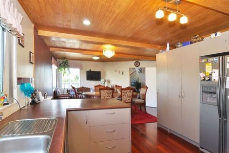 Photo of property in 2a Bamboo Grove, Kelston, Auckland, 0602