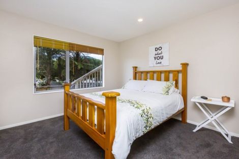 Photo of property in 83 Mount Marua Way, Timberlea, Upper Hutt, 5018