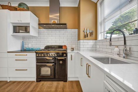 Photo of property in 16 Glen Almond Street, New Plymouth, 4310