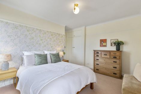 Photo of property in Owd Trafford Flats, 17 Brougham Street, Mount Victoria, Wellington, 6011