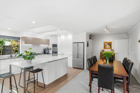 Photo of property in 9 Inglewood Place, Avonhead, Christchurch, 8042