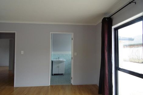 Photo of property in 72 Glenveagh Park Drive, Weymouth, Auckland, 2103