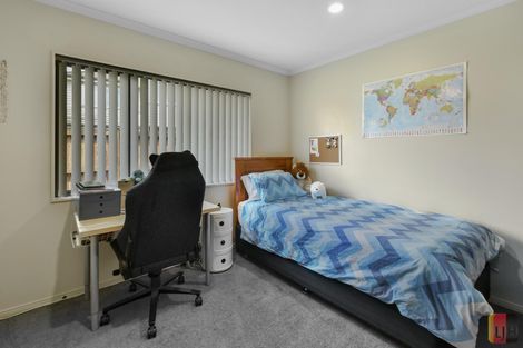 Photo of property in 13 Girvan Terrace, Wattle Downs, Auckland, 2103