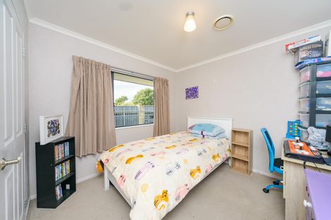 Photo of property in 114 Ruapehu Drive, Fitzherbert, Palmerston North, 4410