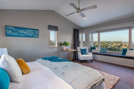 Photo of property in 35 Aotearoa Terrace, Murrays Bay, Auckland, 0630