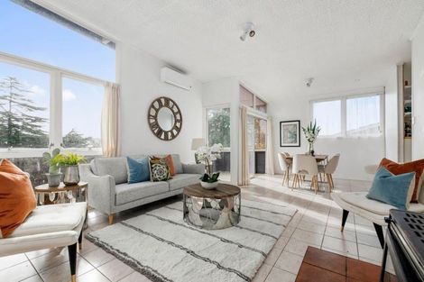 Photo of property in 12 Nor'east Drive, Northcross, Auckland, 0632