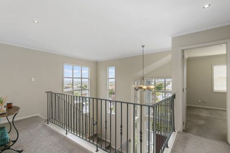 Photo of property in 1 Kingsgate Place, Dannemora, Auckland, 2016