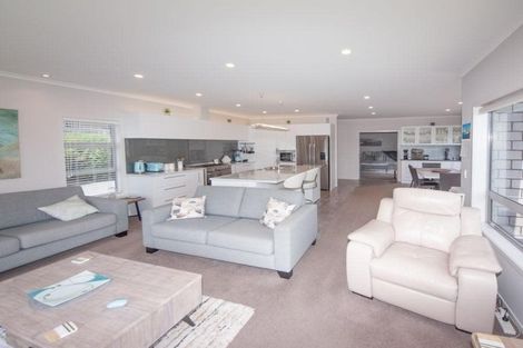 Photo of property in 20 The Fjord, Aotea, Porirua, 5024