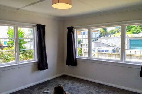 Photo of property in 16 Gaine Street, New Plymouth, 4310