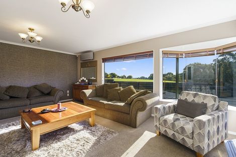 Photo of property in 4 Jasmine Place, Fitzherbert, Palmerston North, 4410