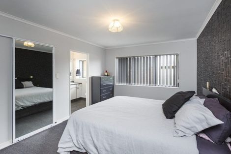 Photo of property in 82 Amberley Avenue, Highbury, Palmerston North, 4412