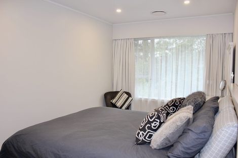 Photo of property in 2/70 Kaurilands Road, Titirangi, Auckland, 0604