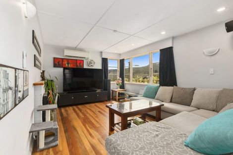 Photo of property in 274 George Street, Stokes Valley, Lower Hutt, 5019