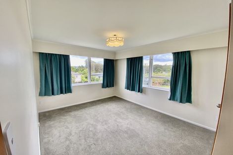 Photo of property in 15 Trinidad Road, Sunnynook, Auckland, 0620