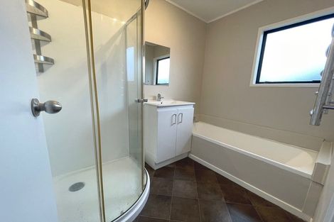 Photo of property in 2/25 Melleray Place, Randwick Park, Auckland, 2105