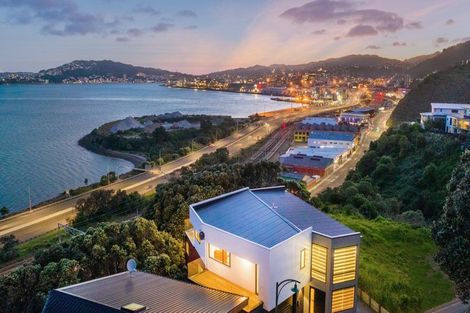 Photo of property in 10 Satchell Way, Kaiwharawhara, Wellington, 6035