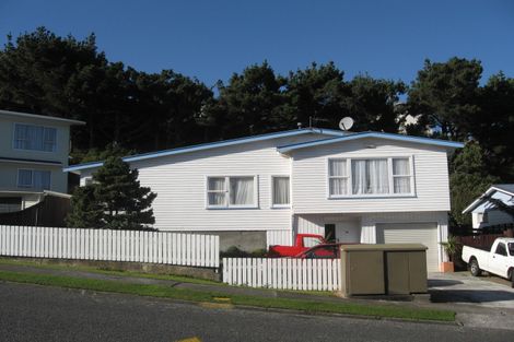 Photo of property in 56 Gloaming Hill, Titahi Bay, Porirua, 5022