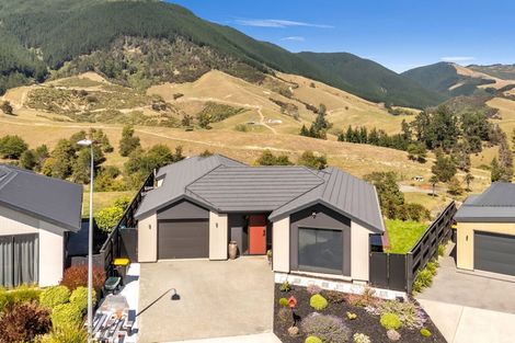 Photo of property in 39 Huntaway Close, Stoke, Nelson, 7011