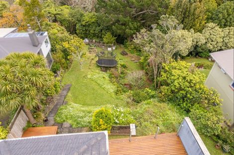 Photo of property in 35 Poto Road, Normandale, Lower Hutt, 5010