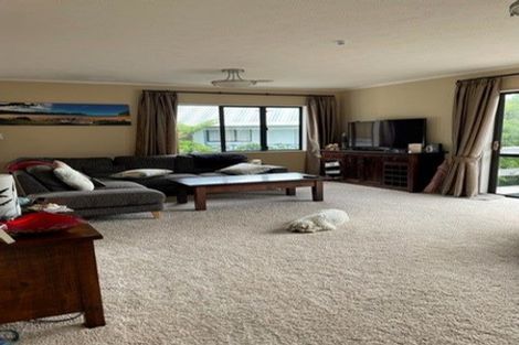 Photo of property in 1/86 Browns Bay Road, Rothesay Bay, Auckland, 0630