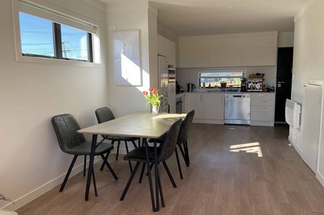 Photo of property in 2f Tramway Road, Beach Haven, Auckland, 0626