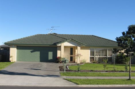 Photo of property in 14 Croftview Road, Wattle Downs, Auckland, 2103