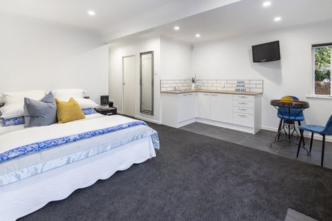 Photo of property in 72 Mellons Bay Road, Mellons Bay, Auckland, 2014