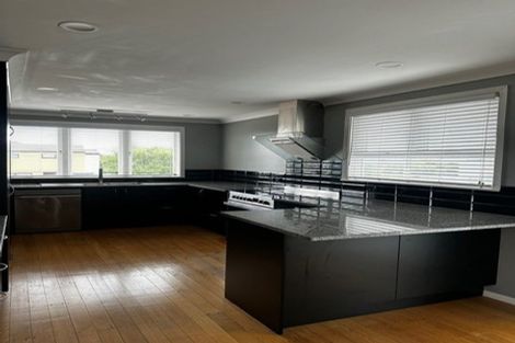 Photo of property in 100 Flanshaw Road, Te Atatu South, Auckland, 0610