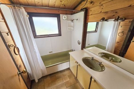 Photo of property in 174 Buckley Road, Southgate, Wellington, 6023