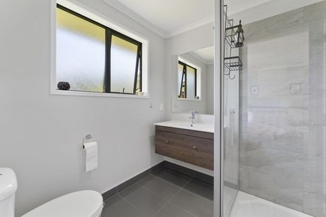 Photo of property in 24 Mahia Lane, Waikanae, 5036