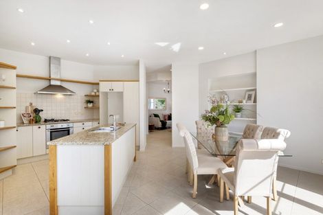 Photo of property in 1 Scarlet Oak Drive, Schnapper Rock, Auckland, 0632